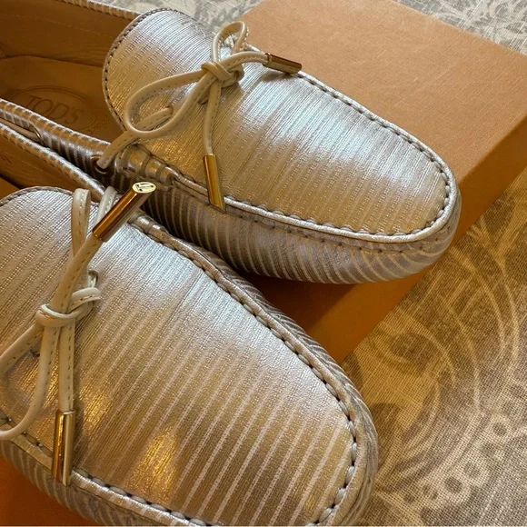 EUC Tod's Silver Stripe Leather Loafers Driving Moccasins size 9 - Picture 4 of 14